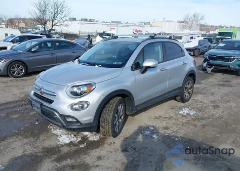 2017 Fiat 500X Trekking Awd z USA, uszkodzony, nr VIN ZFBCFYCB4HP589342